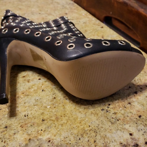 Open toe Boots - Picture 3 of 4